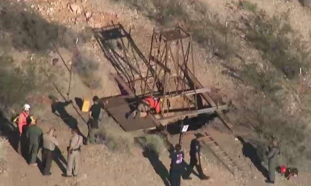 Arizona rescuers try saving man stuck in mine shaft for days